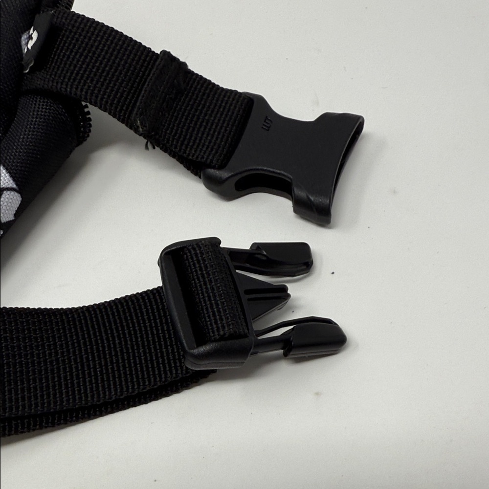 Parkland Black Fanny Pack with decorator pins NEW - Picture 5 of 7